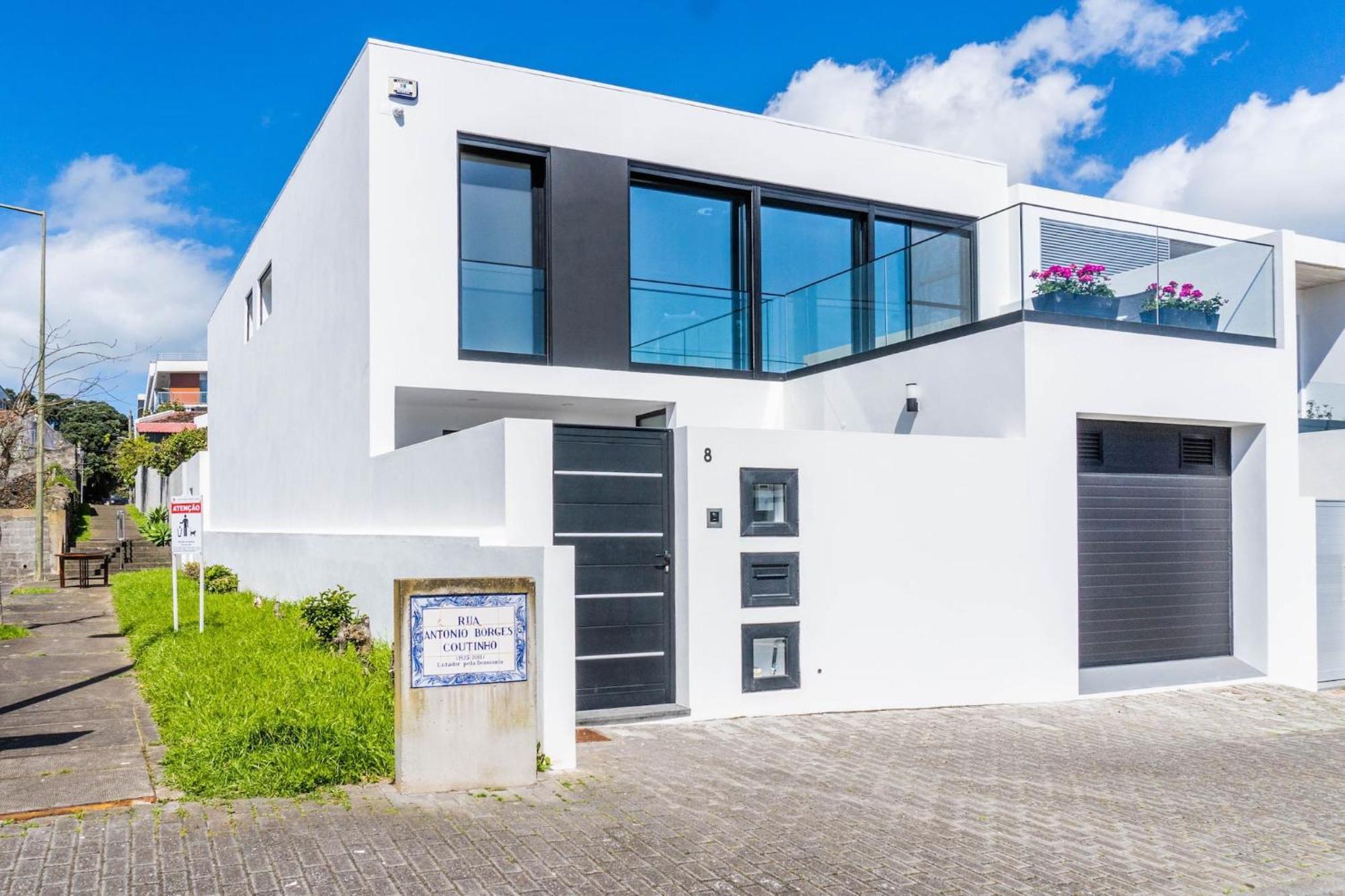 Lux House Ponta Delgada (Sao Miguel)